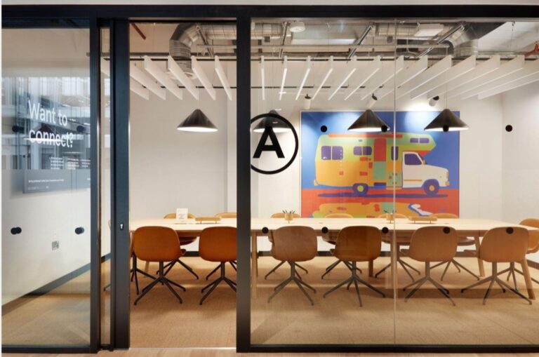 123BuckinghamPalaceRoad1 768x509