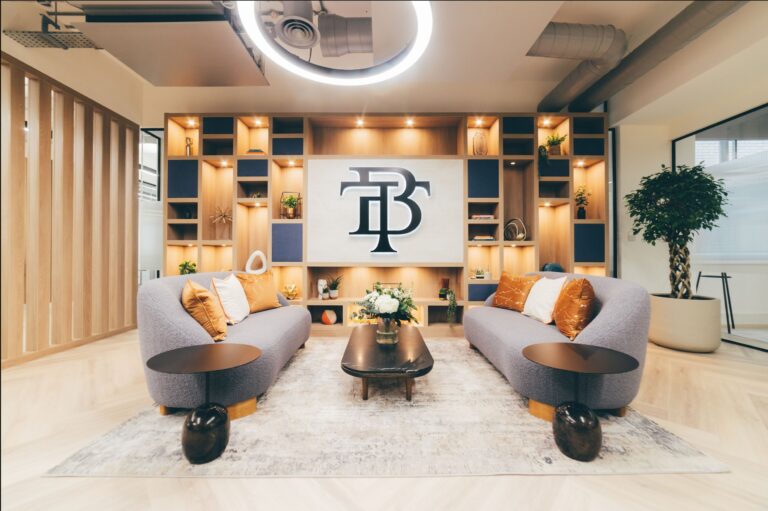 Screenshot 8 7 2024 164326 www.dropbox.com  768x511